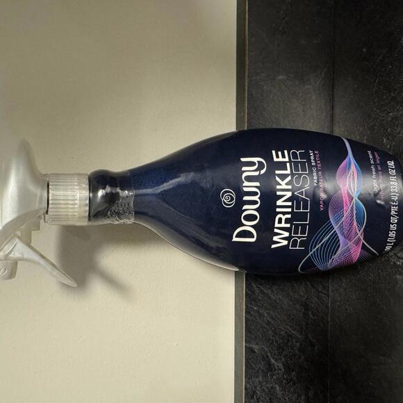 Downy Wrinkle Releaser Fabric Spray, Light Fresh Scent, 33.8 fl oz - Picture 4 of 5